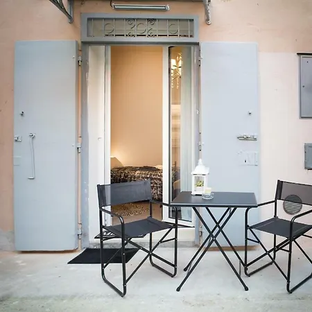Secret - Un Nido Nascosto Nel Centro Storico Con Patio Su Giardino Fiorito Bolonya