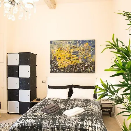 Secret - Un Nido Nascosto Nel Centro Storico Con Patio Su Giardino Fiorito Daire Bolonya