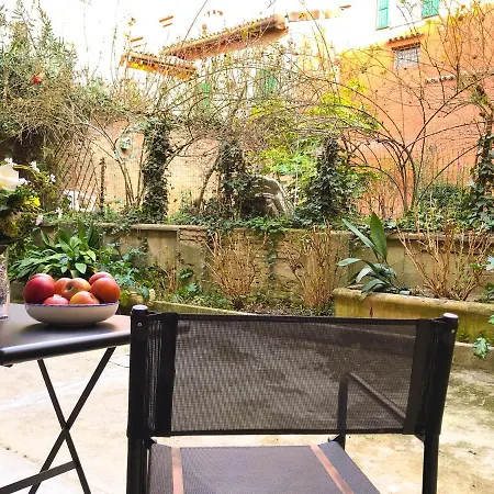 Daire Secret - Un Nido Nascosto Nel Centro Storico Con Patio Su Giardino Fiorito