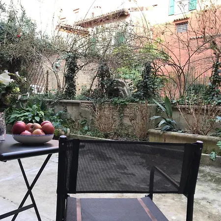 Lägenhet Secret - Un Nido Nascosto Nel Centro Storico Con Patio Su Giardino Fiorito Bologna
