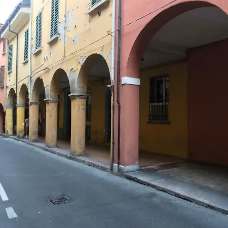 Secret - Un Nido Nascosto Nel Centro Storico Con Patio Su Giardino Fiorito Bologna