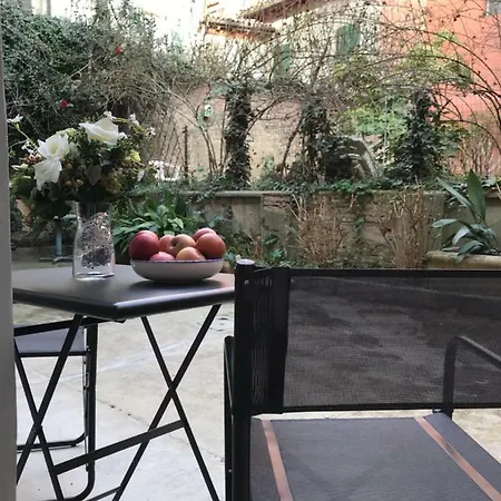 Secret - Un Nido Nascosto Nel Centro Storico Con Patio Su Giardino Fiorito Bologna